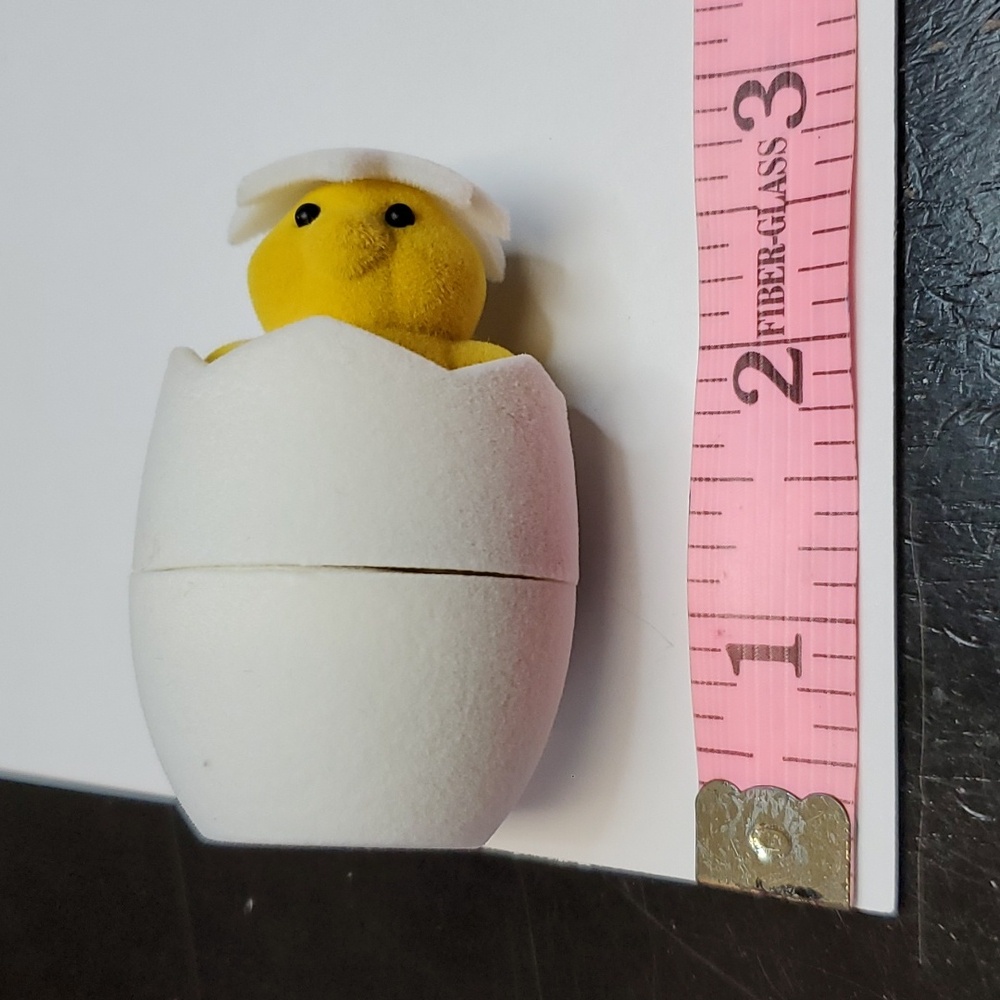 2007 Avon freshwater pearl stud earrings in Easter chick packaging / gift box - Picture 5 of 8